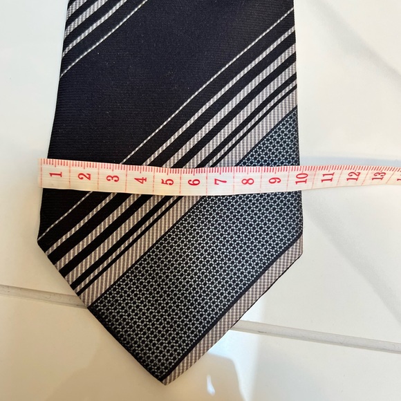 Giorgio Armani Silk tie - Picture 3 of 5